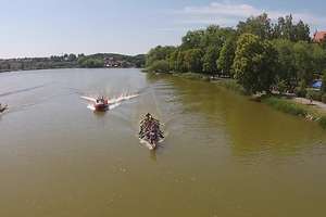 Zobacz film z regat smoczych łodzi nakręcony za pomocą drona