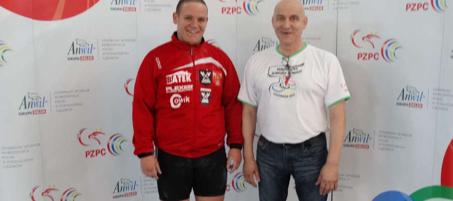 Od lewej: Jakub Bach i trener zawodników Siły Bartoszyce Zdzisław Hryniewicki