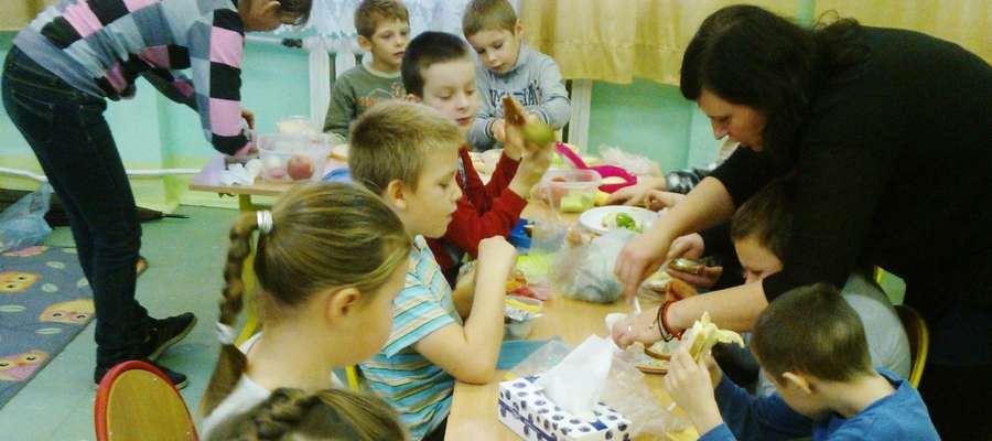 Zespół Szkolno-Przedszkolny w Kozłowie prowadzi wiele akcji dotyczących zdrowego żywienia