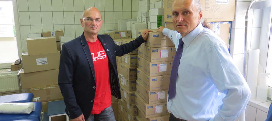 Z Kętrzyna na Ukrainę wyruszy już trzeci transport z lekami. - Pomoc jest Ukraińcom potrzebna - mówi Zbigniew Homza, jeden z organizatorów akcji. Z lewej Marek Mielniczek