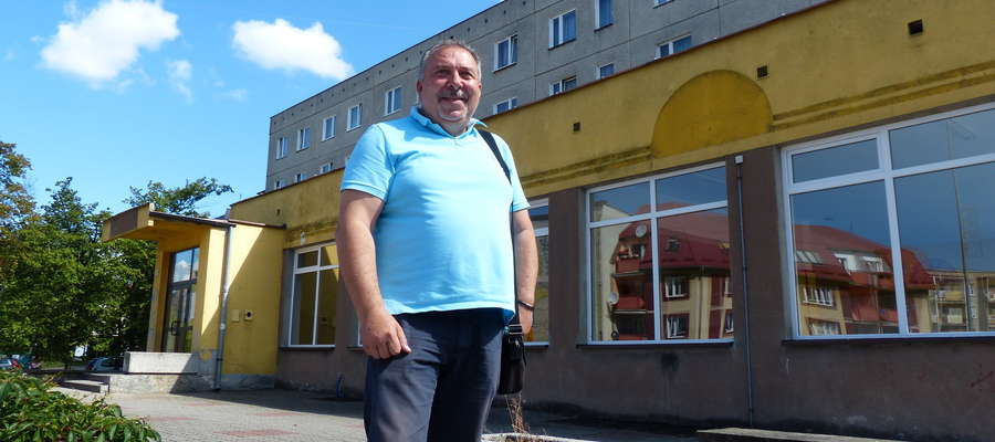 Marek Dembiński przed lokalem przy ul. Kościuszki