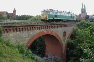 Jeden z kolejowych mostów nad Łyną doczekał się remontu, będą utrudnienia w ruchu pociągów