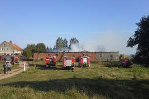 Pożar obory, spłonęło całe wyposażenie, 40 ton siana i 10 ton słomy