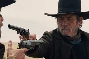 Tommy Lee Jones w filmie Eskorta w kinach od 7 sierpnia