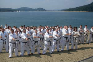 Karatecy na obozie: treningi, egzaminy, ale i trochę relaksu