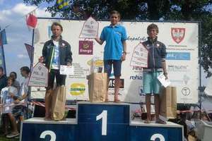 Zawodnicy Giżyckiej Grupy Regatowej na najwyższym podium w regatach Srebrny Żagiel Optimista w Kiekrzu