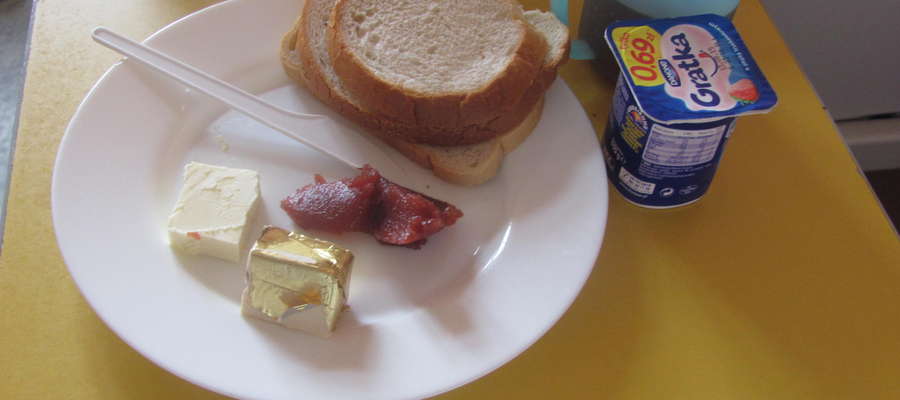 Śniadanie podane w giżyckim szpitalu 30 lipca