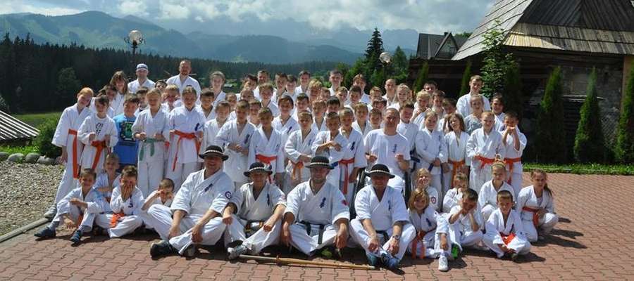 Uczestnicy obozu karate