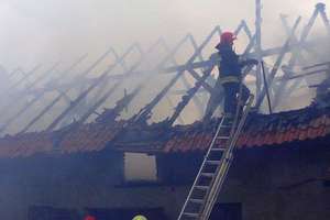 Płonął budynek gospodarczy w Dziubielach