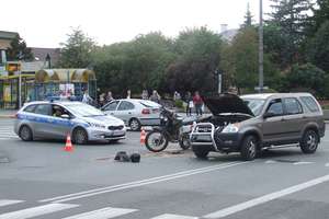 Zderzenie motocykla i samochodu przy dworcu PKS