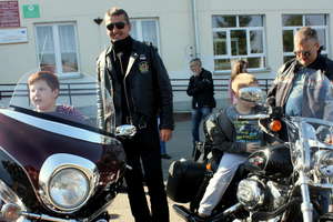 Policjanci motocykliści kończąc sezon "Podarowali dzieciom radość"