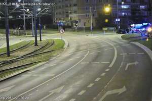 Pijany kierowca zakończył rajd na słupie w centrum Elbląga. Zobacz film!