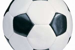 Amatorska liga piłki nożnej: dwie wygrane Budomexu
