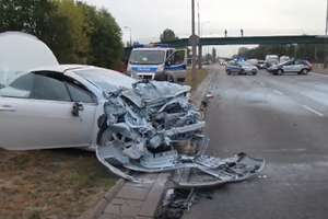 Uciekał przed policją, wjechał w autobusy. Trzy osoby ranne w Warszawie