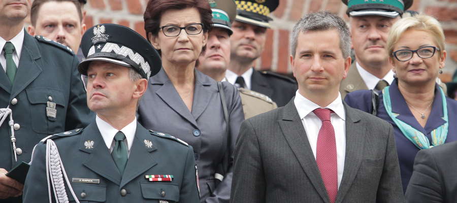 Gośćmi celników byli wicemarszałek Anna Wasilewska (w środku) oraz Mateusz Szczurek, minister finansów (pierwszy z prawej) 