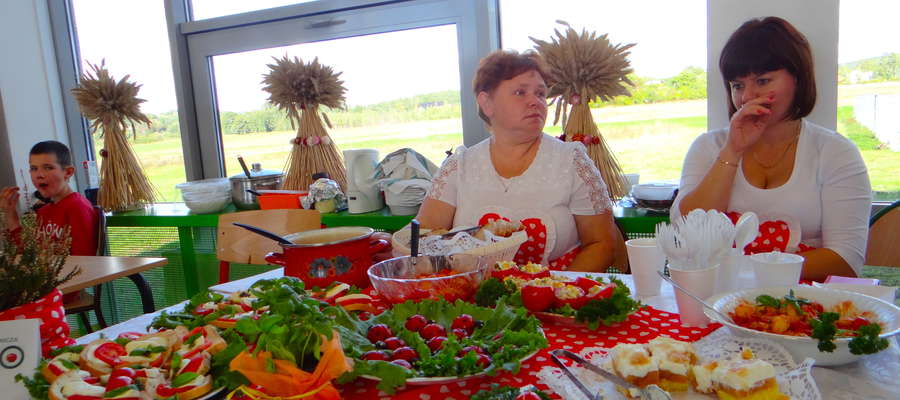 Stoisko KGW w Wielkich Bałówkach nawiązywało do pomidorowego hasła towarzyszącego wystawie