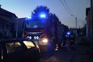 Pożar mieszkania przy ul. Krasickiego. Strażacy  ewakuowali lokatorów