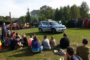 Uczniowie i policjanci rozpoczęli projekt "Bezpieczna i przyjazna szkoła"
