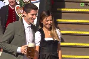 Robert i Anna Lewandowscy na Oktoberfest. Bayern świętował przy piwie