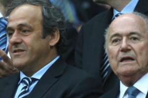 Komisja Etyki wzięła pod lupę Platiniego. Prezydent UEFA może podzielić los Blattera