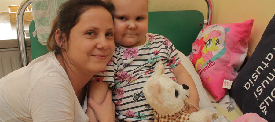 Agatka, choć ma 4 latka, musi już dzielnie walczyć z białaczką 