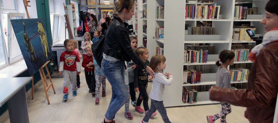 W przedpołudniowym spotkaniu w bibliotece przy ul. Hetmańskiej uczestniczyły elbląskie przedszkolaki oraz uczniowie Szkoły Podstawowej nr 12 w Elblągu
