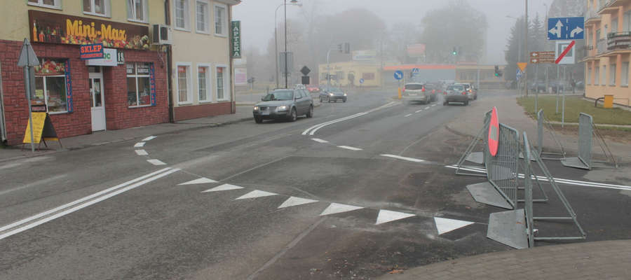 Nowe oznakowanie poziome skrzyżowania ulic Bema i nowego odcinka ul. Wybrzeża.