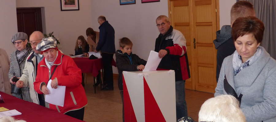 Głosowanie w Obwodzie nr 4 - w Cechu Rzemiosł Różnych w Nowym Mieście Lubawskim