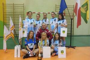 Tytuł mistrzowski województwa warmińsko-mazurskiego w halowej piłce nożnej należy do dziewcząt z Janowca Kościelnego !