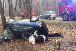 Tragiczny wypadek pod Lidzbarkiem. 36-letni kierowca zginął na miejscu, pasażerowie w szpitalu