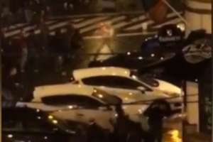 Bójka kibiców Sevilli i Manchesteru City na ulicach miasta. W ruch poszły znaki, ławki i kostka brukowa [FILM]