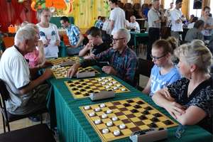 Niepodległościowy turniej szachowy w szkole w Brzoziu Lub. 