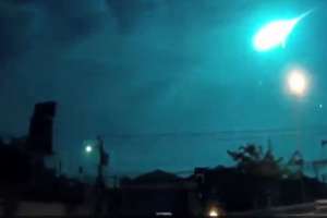 Meteor rozświetlił niebo nad Bangkokiem [FILM]
