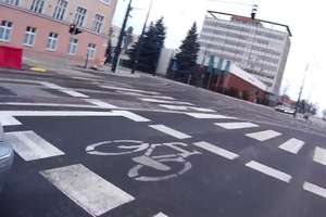 Jak przejechać poprawnie śluzą rowerową na al. Piłsudskiego w Olsztynie