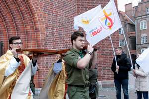 Wierni diecezji elbląskiej pożegnali symbole Światowych Dni Młodzieży