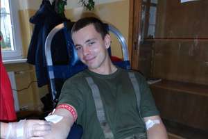 Wojskowi oddali krew dla chorej Ani