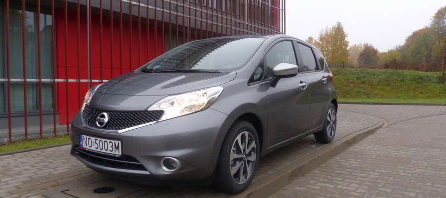Nissan note drugiej generacji ma bardziej agresywny wygląd