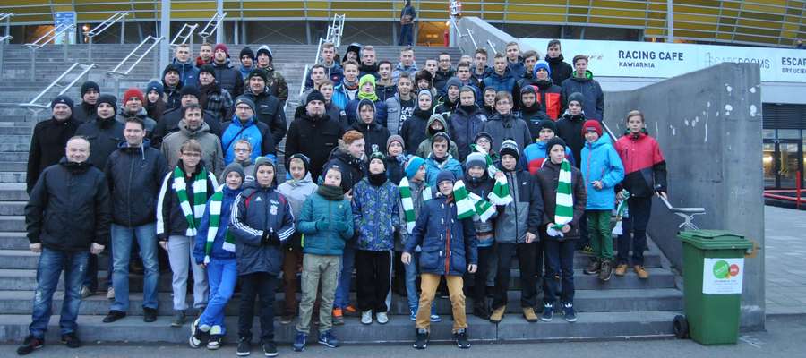 Ekipa z Iławy przed stadionem w Gdańsku