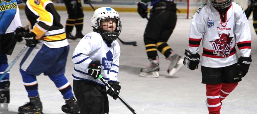 Na elbląskim lodowisku trenuja najczęściej młodzi adepci hokeja z elbląskich Wikingów
