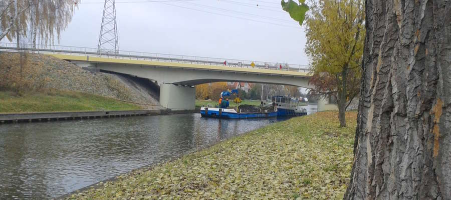 Roboty na Kanale Łuczańskim w okolicach mostu na ulicy Obwodowej