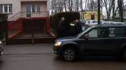 Policjanci na ul. 18 Stycznia -  szukali narkotyków 