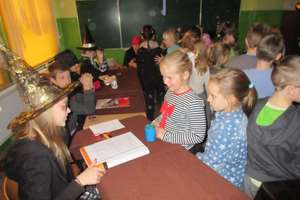 Andrzejkowa zabawa w szkole w Zajączkowie