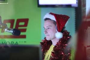 Zabarykadował się w studiu i puszczał w kółko "Last Christmas"