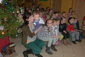 Spektakl teatralny „Królowa Śniegu” w szkole w Gwiździnach 