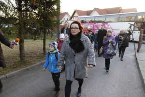 Minister odprowadziła do szkoły dzieci uchodźców z Mariupola i Donbasu