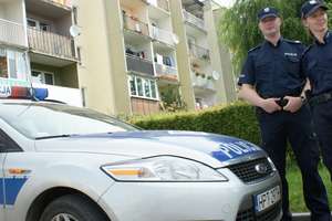 Bohaterski policjant z Elbląga nagrodzony. Dwukrotnie ratował ludzi z płonących pomieszczeń