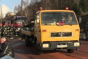 Autobus szkolny zderzył się z osobówką. Pięć osób rannych, w tym troje dzieci