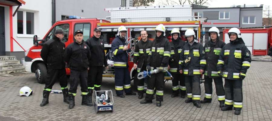 Uczestnicy szkolenia to członkowie czynni jednostek operacyjno-technicznych ochotniczych straży pożarnych z: Braniewa, Fromborka, Wielkiego Wierzna, Jędrychowa, Gronowa, Płoskini oraz Długoboru