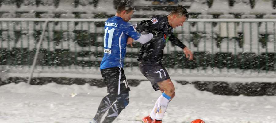 Paweł Łukasik (z prawej) strzelił w zimowym Nowym Sączu gola na 1:0 i zaliczył asystę przy trafieniu Rafała Kujawy.