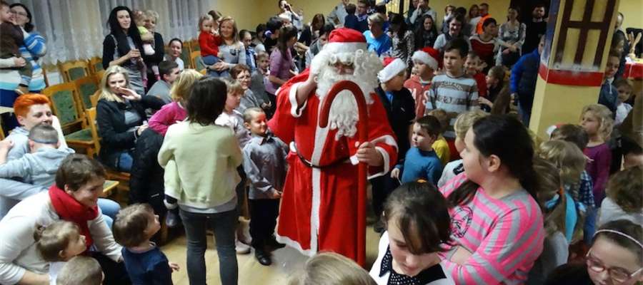 Mikołaj zjawił się w centrum kultury wywołany przez dzieci 